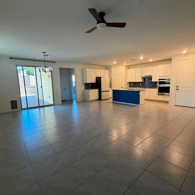 Building Photo - 9020 E Pantano Bluff Dr