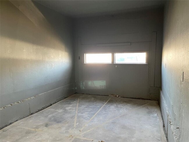 Building Photo - 228 W 9th St