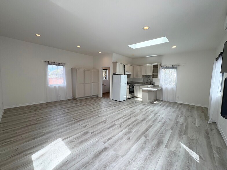 Primary Photo - 2200 Pelham Ave