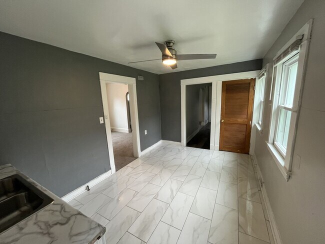 Building Photo - Four bedroom one bathroom single family home for rent. MOVE IN SPECIAL - HALF OFF FIRST MONTHS RENT