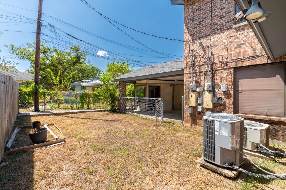 Building Photo - Unit B