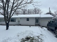 Building Photo - 2 Bedroom Duplex