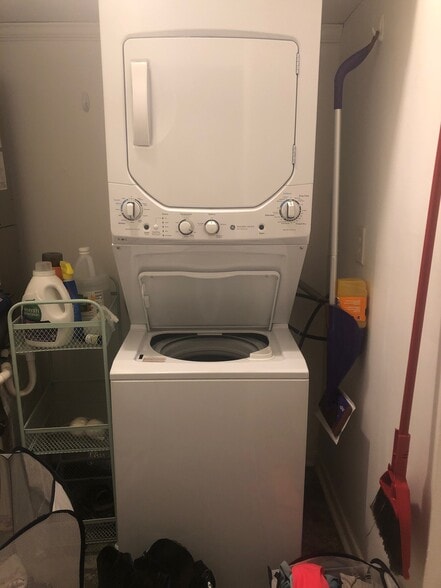 Washer/Dryer included - 365 W Illinois Ave
