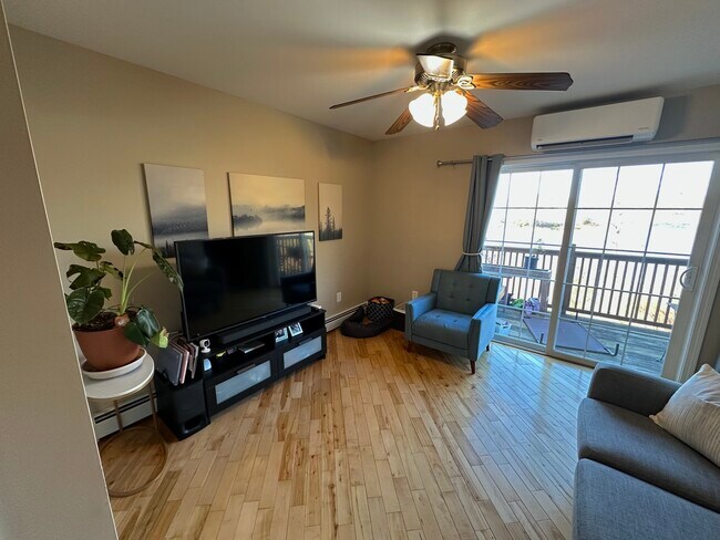 Building Photo - 39 River Village Dr