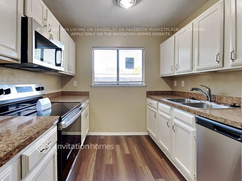 Building Photo - 625 Valley View Dr