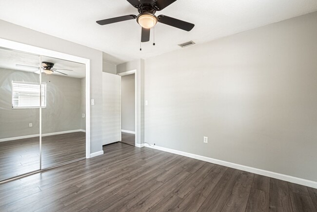 Building Photo - Pet-Friendly Home with Private Pool in Des...