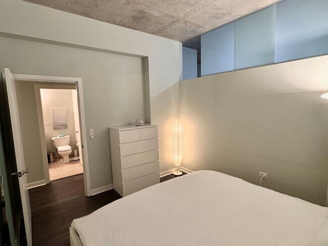 Building Photo - FURNISHED 2 Bed 2 Bath Condo with Amazing ...