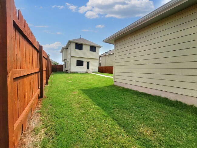Building Photo - Stunning 3-Bedroom Home in Leander! Availa...