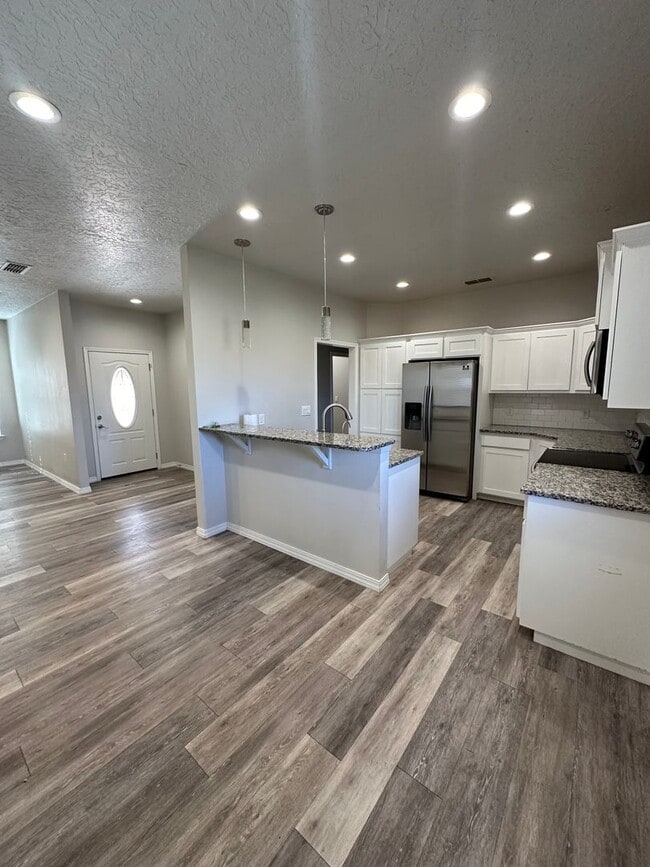 Building Photo - Stunning 3 Bed Home! Managed by Owner!