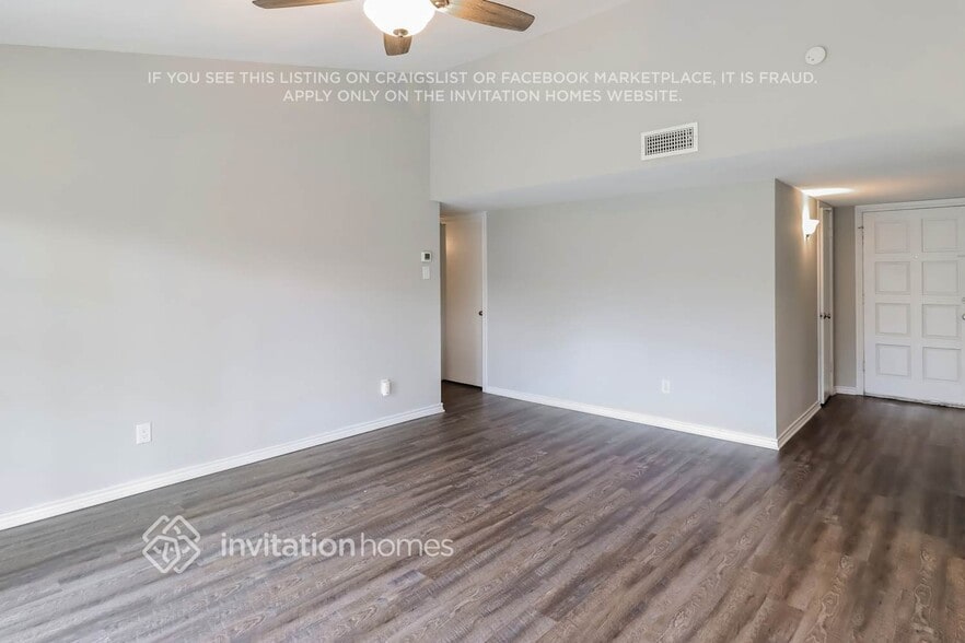 Building Photo - 425 Birchwood Dr