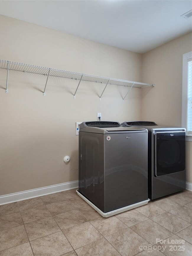 Building Photo - 1425 Skygrove Pl NW