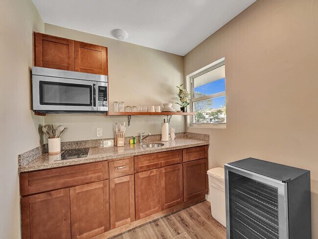 Building Photo - 3208 NE 9th St