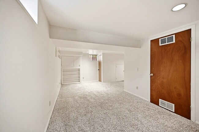 Building Photo - $2,895.95, with $200 Off Cleaning Voucher, 3 Beds - 2 Bath, Single Family Home in Denver with Was...