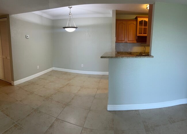 Building Photo - 455 Alt 19