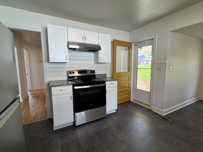 Building Photo - 404 Grubert Ave