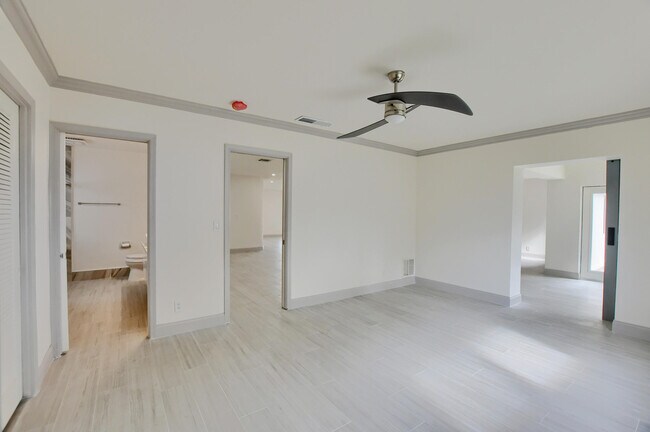 Building Photo - 800 W Camino Real