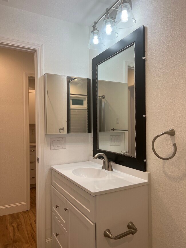 Building Photo - 555 C St