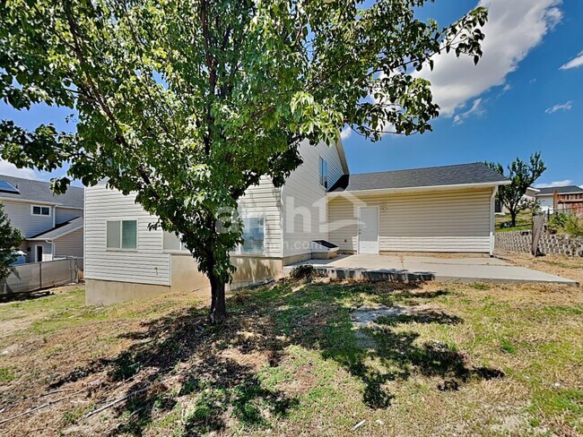 Building Photo - 339 W 2450 N