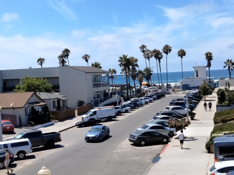 Building Photo - 5040 Santa Monica Ave