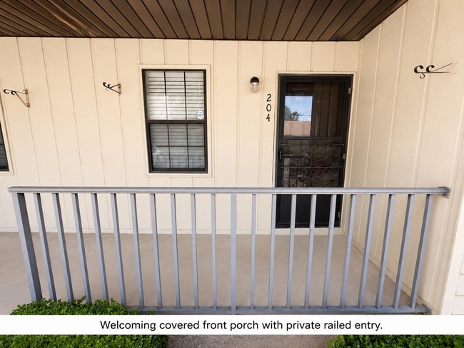 Building Photo - End Unit 2BR/2BA One-Level Condo with Screened Porch in Powder Springs