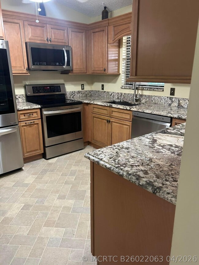 Building Photo - 3001 SE Aster Ln