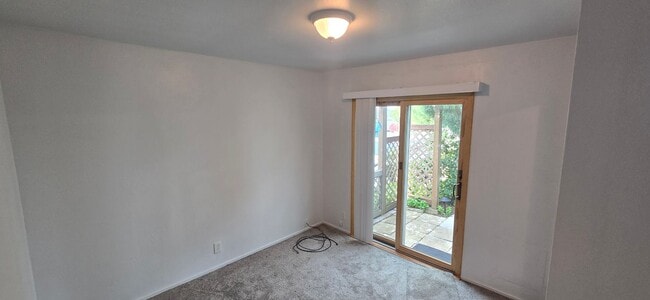 Building Photo - Charming Bodega Bay Cottage with Garden Courtyard