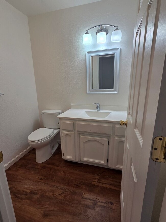 Building Photo - 3-Bedroom Condo Near Columbia Jr. College