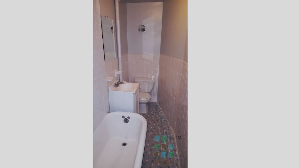 Bathroom with clawfoot tub - 50 Irving Place