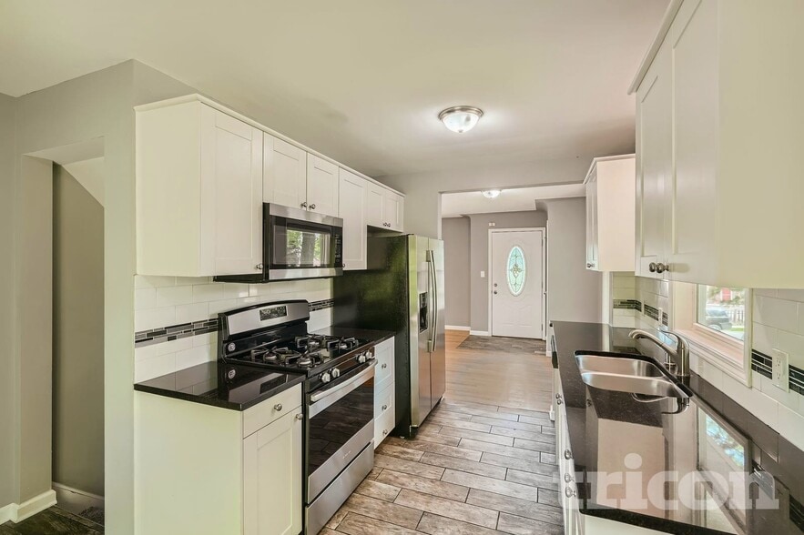 Building Photo - 5728 Xerxes Ave S