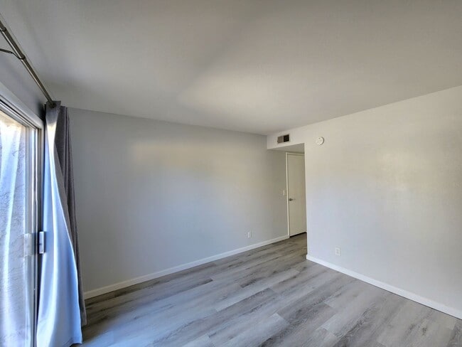 Building Photo - Gorgeous 2 bedroom 2 bath in TAPATIO COVE