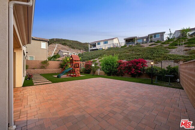 Building Photo - 24236 W Stone Bend Ln