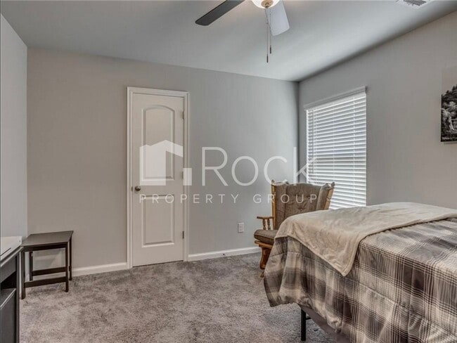 Building Photo - Gorgeous 4 Bedroom Home with Storm Shelter