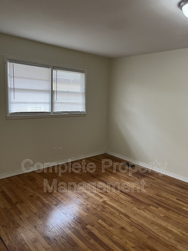 Building Photo - 340 Kappa Ave S