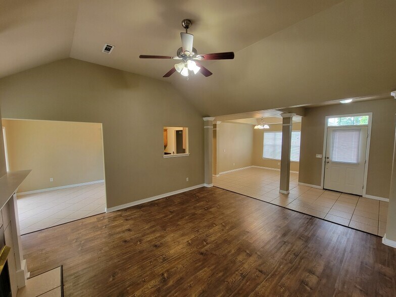 Building Photo - 1303 East Ken Leach Court