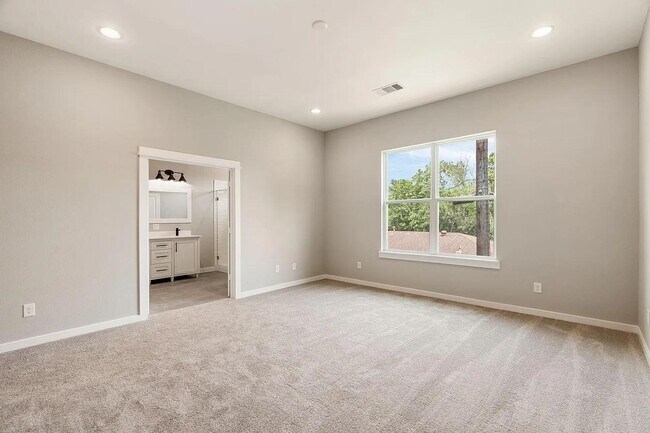 Building Photo - 6712 Parker Oaks Ln