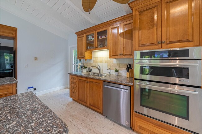 Building Photo - 2519 Barcelona Dr