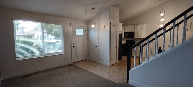 Building Photo - Charming Layton Home