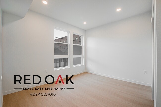 Building Photo - 856 S Gramercy Dr