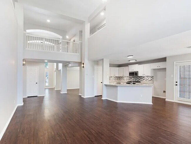 Building Photo - 4729 Woodhaven Ln