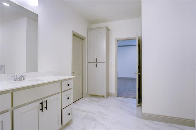 Building Photo - 219 Community Dr