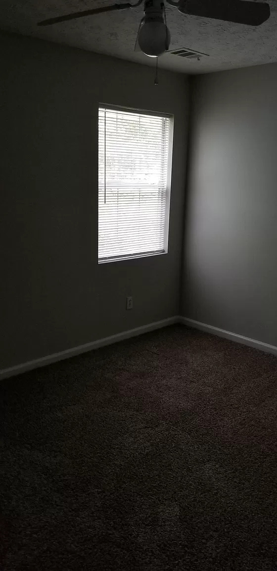 Building Photo - Spacious 3BR Townhome, Total Electric
