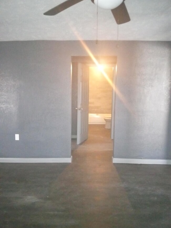 Building Photo - 7607 Verdinell St