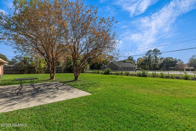 Building Photo - 101 Alonda Dr