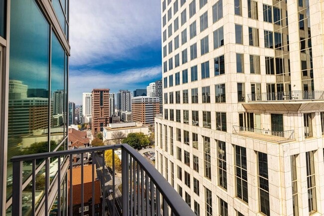 Building Photo - 943 Peachtree St NE