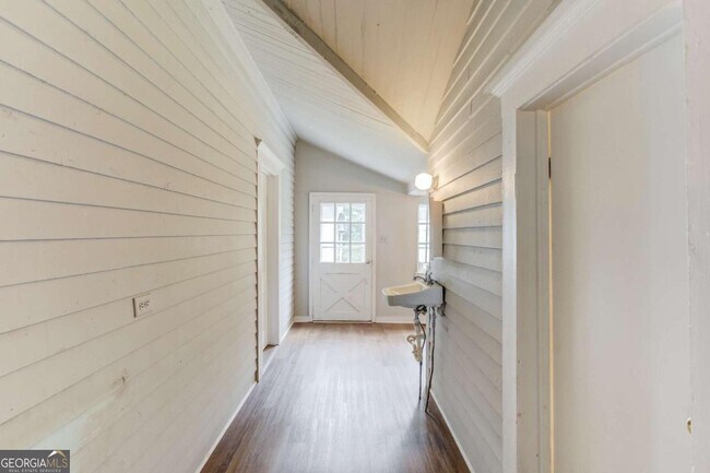 Building Photo - 227 Alcovy St