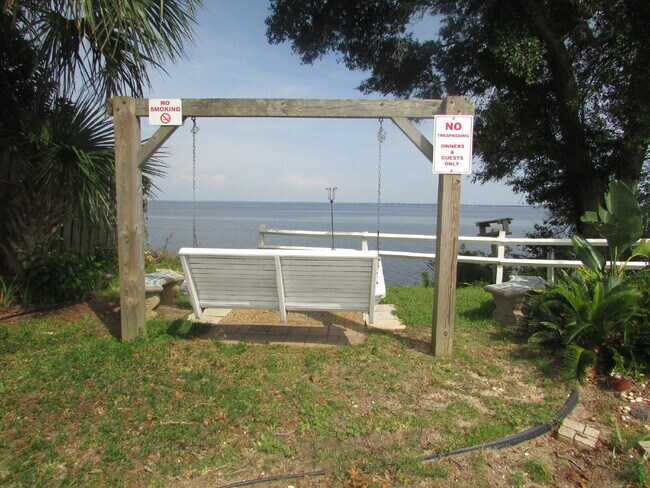 Building Photo - Coastal Condo Living with Pensacola Bay Views, Waterfront Pool Access & Prime Location Near Downt...