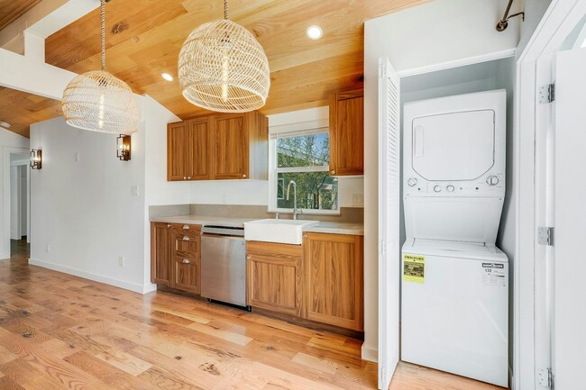 Building Photo - 2320 1/2 Alta Street