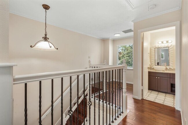 Building Photo - 907 Dominion Dr