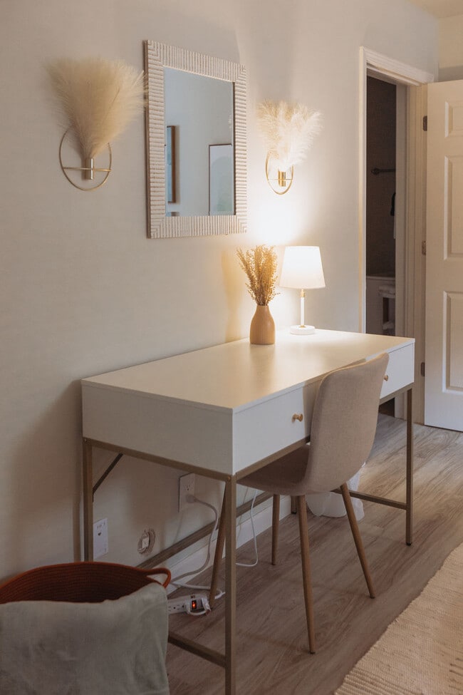 Building Photo - 308 Lamont St