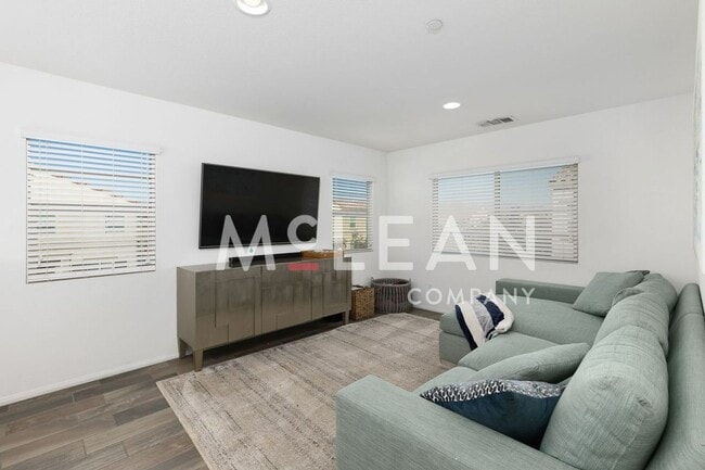 Building Photo - Gorgeous 2-Story 4-Bedroom Home with Loft ...